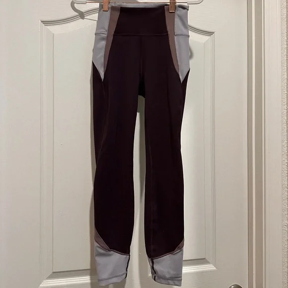 Lululemon In Movement Blocked Tight in Plum Shadow Everlux 25” - Picture 6 of 11